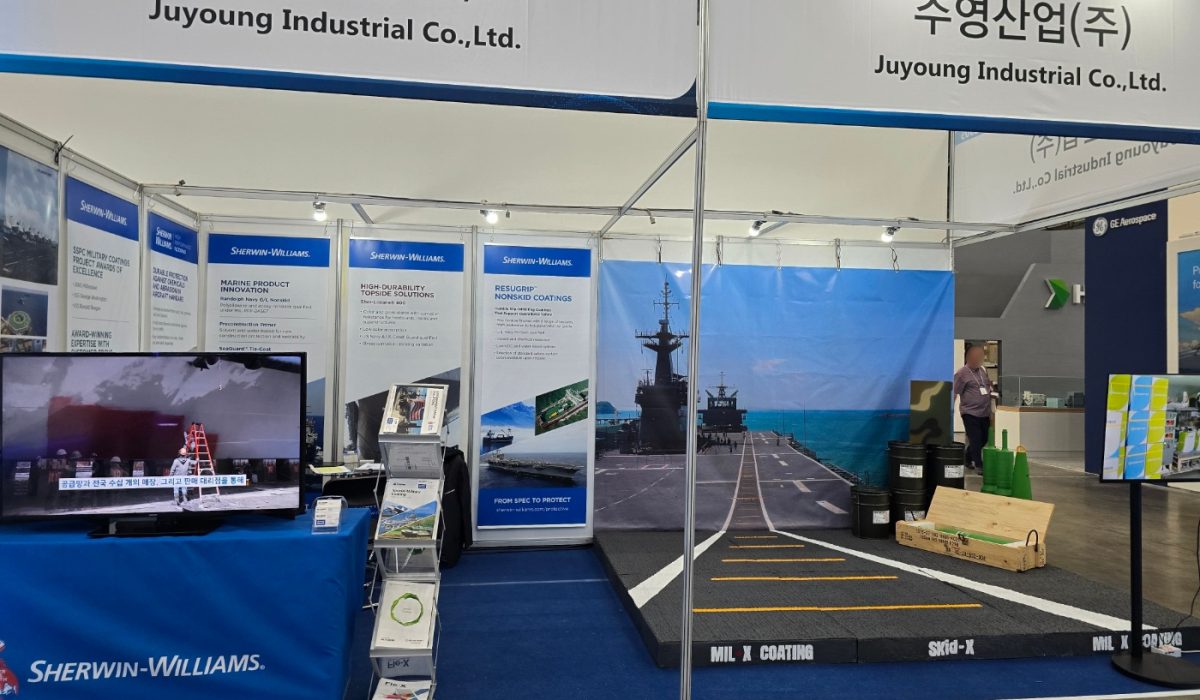 MADEX 2025에 참가한 MIL-X COATING 부스를 촬영한 사진
